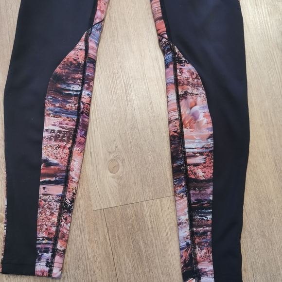 Lululemon Sweat & Repeat tight - Picture 5 of 7